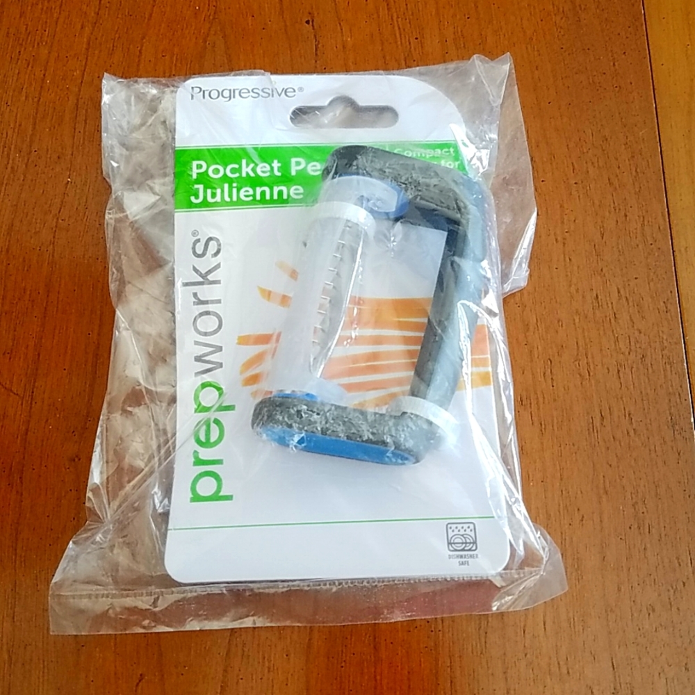 NWT Progressive julienne pocket peeler